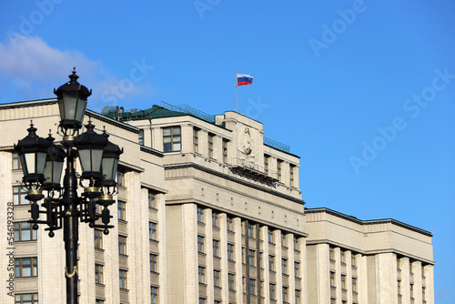 Canvas Print Parliament building in Moscow with Russian flag on background of blue sky