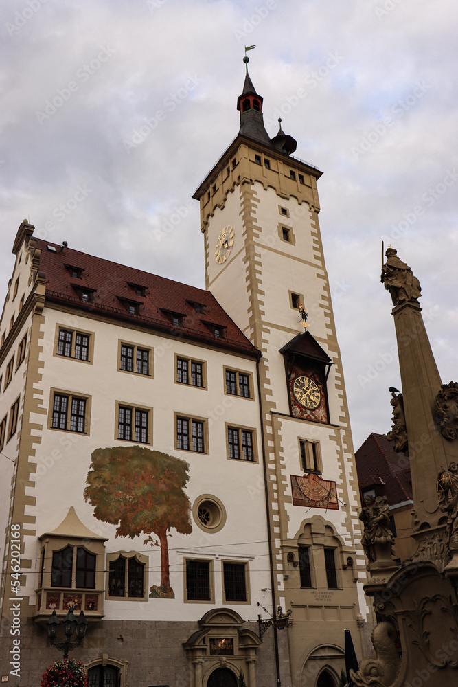 Würzburg; Grafeneckart und Vierröhrenbrunnen