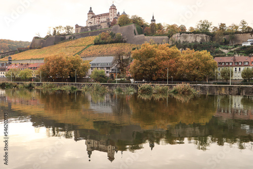 Herbst in Mainfranken; Blick vom Würzburger Mainkai auf die Festung Marienberg photo