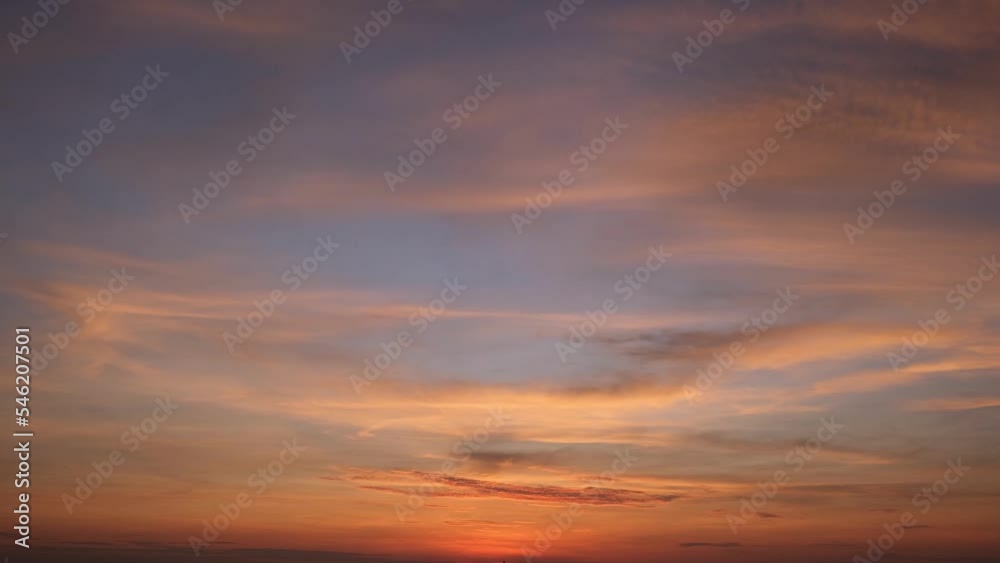 4K timelapse video : Beautiful colorful clouds in the sunset sky. loop of clouds background. winter sky. weather concept. weather and the movement of nature concept. clouds at sunset
4K timelapse video : Beautiful colorful clouds in the sunset sky. loop of clouds background. winter sky. weather concept. weather and the movement of nature concept. clouds at sunset