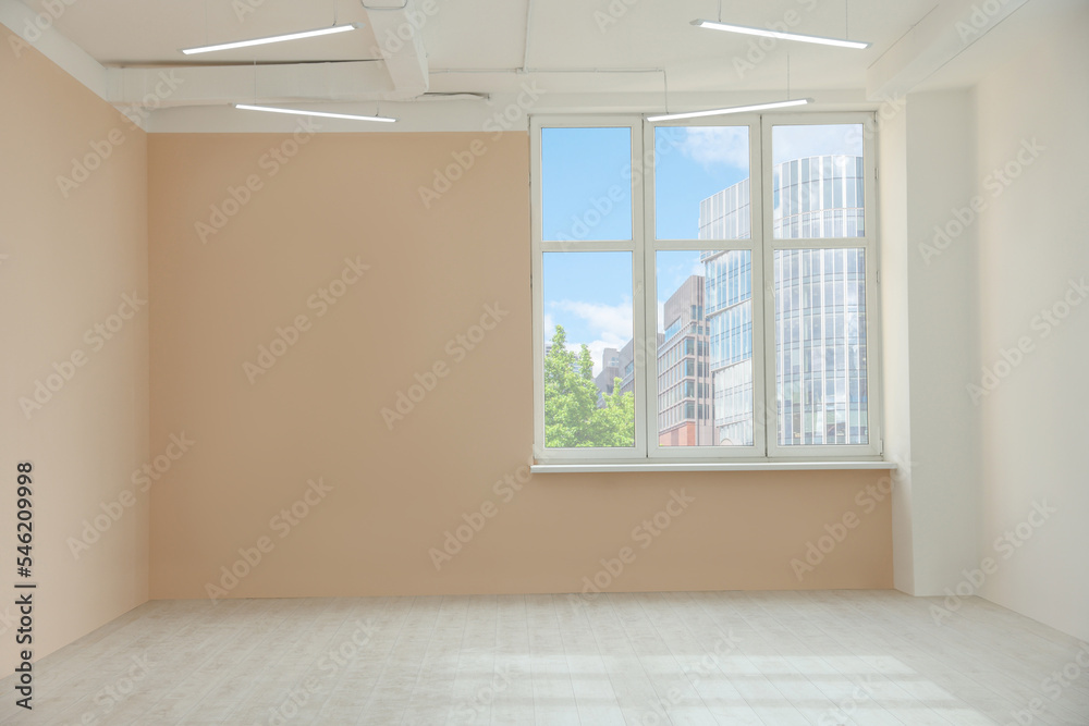 Fototapeta premium Light spacious room with window and unfinished laminate flooring