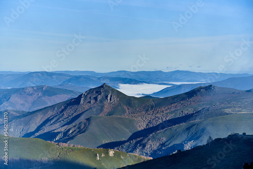 Panorama de la Sierra de Ancares  Castilla y Le  n 