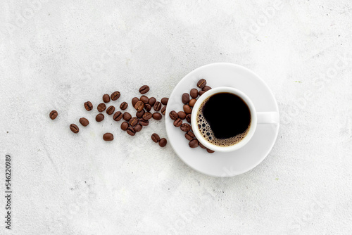 Fotografie, Obraz White cup of hot black espresso with coffee beans