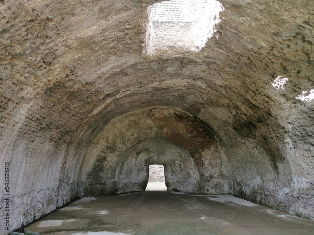 Baia (Bacoli) : porto e complesso archeologico 