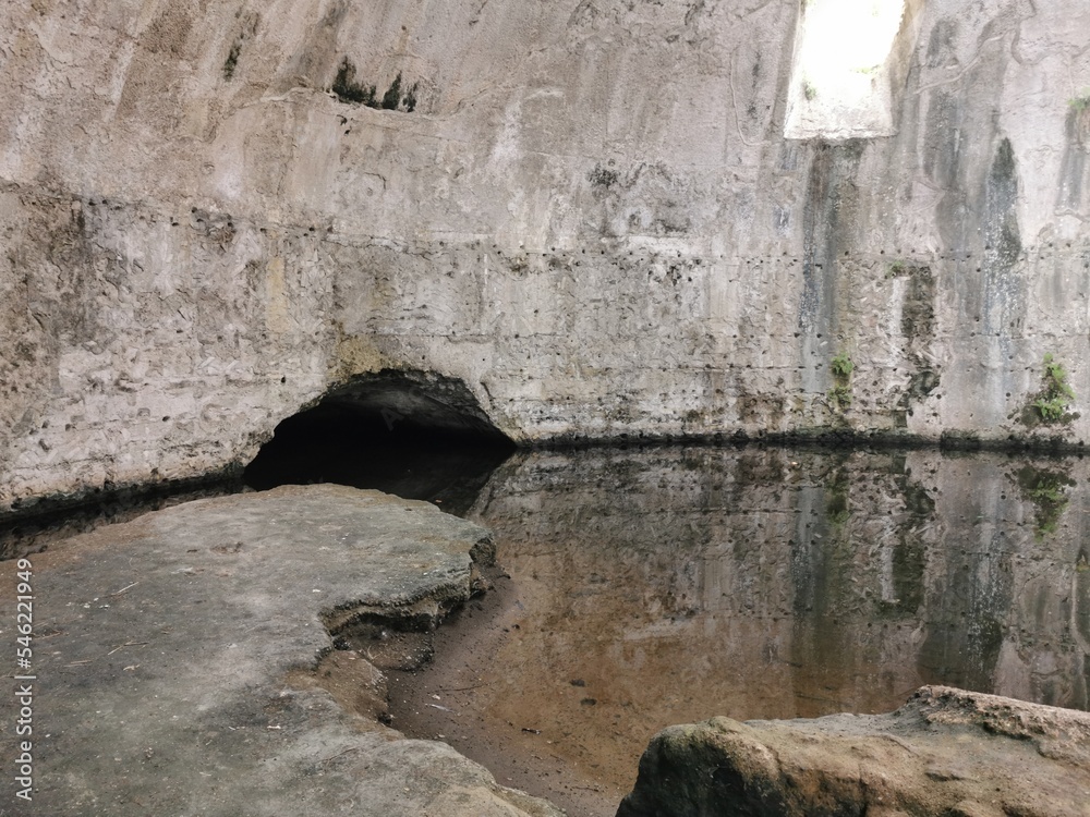 Naklejka premium Baia (Bacoli) : porto e complesso archeologico 