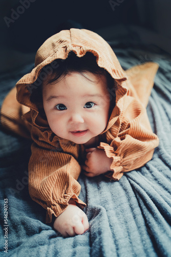 Fototapeta ボンネットの赤ちゃん