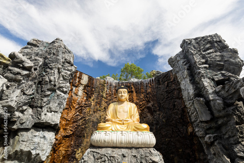 タイ国サムットサーコーンの寺院ワットラックシーラートサモーソンの仏像