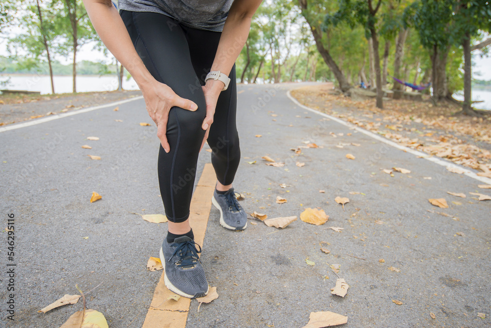 Inflammation of the knee and leg muscles of the athlete. Inflammation of the knee and leg muscles of the athlete.