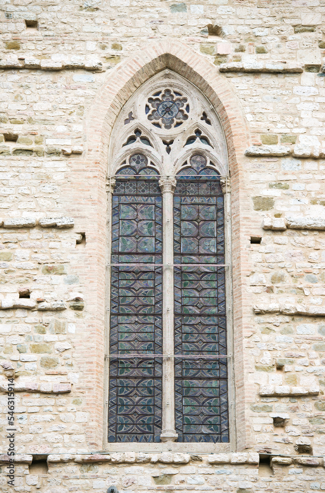 Finestra bifora gotica sulla facciata della Cattedrale di San Lorenzo, Perugia