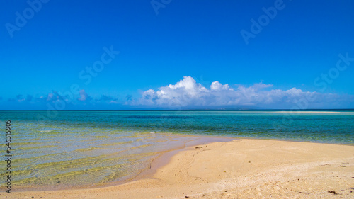 竹富島　コンドイ浜　青い海とビーチ　絶景 © Yuuki Kobayashi