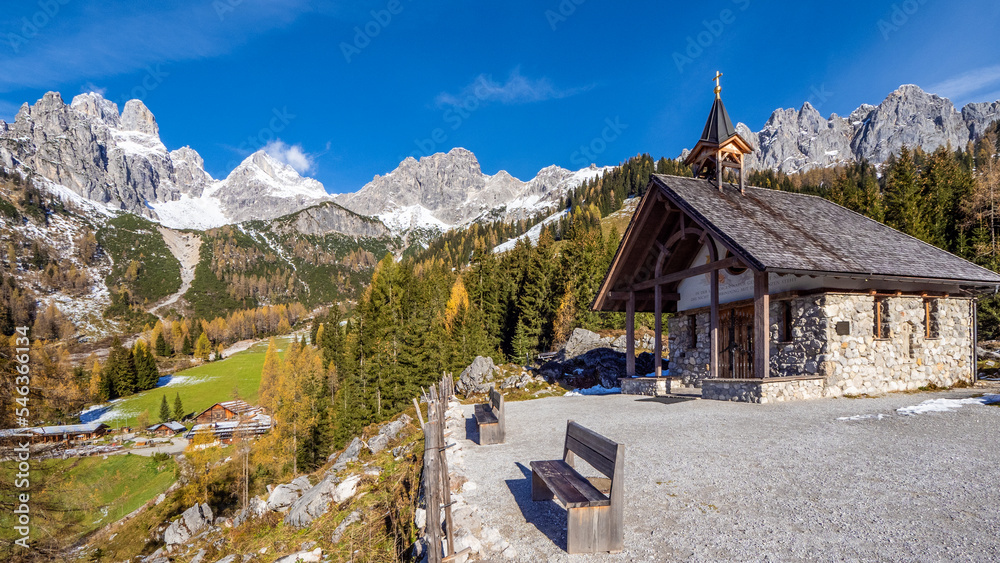 Fototapeta premium Der Almsee in der Hofalm in Filzmoos