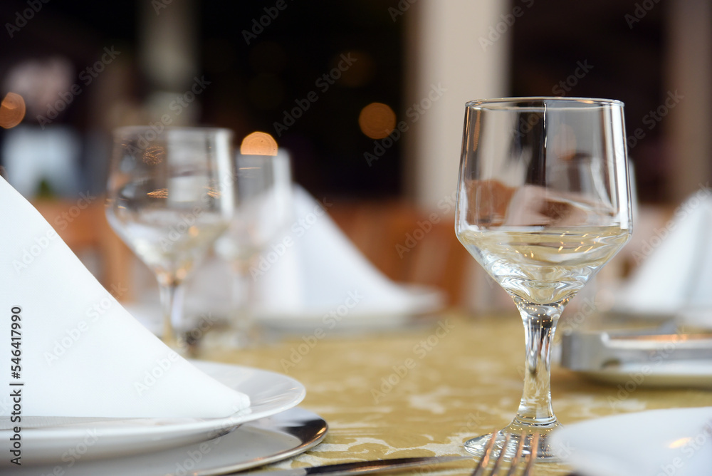 glass bowl dining table elegant restaurant