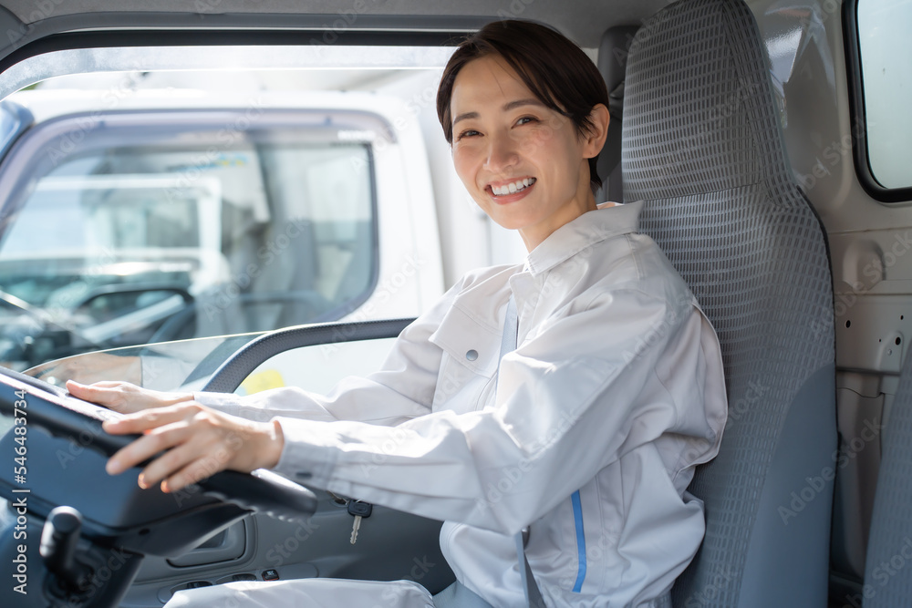 トラック運転手女性 トラック運転手女性