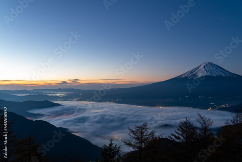 朝霧の中の富士山 新道峠