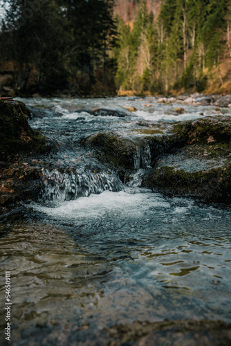 Fluss  Flussbett  Bergbach  Bergfluss  Wasser  Landschaft  Kaskade