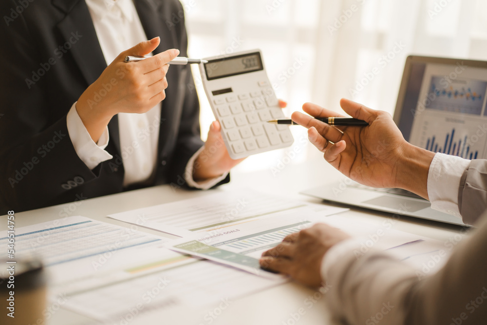 Group of business people meeting together Pointing to the graph assess business profits. Group of business people meeting together Pointing to the graph assess business profits.