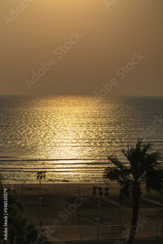Wschód słońca nad morzem Larnaka Cypr