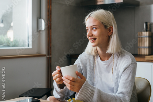 Bilde på lerret Woman drinking morning coffee at home