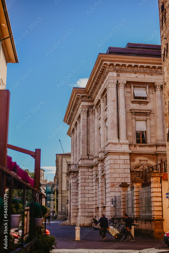 Naklejka premium Uroki włoskiego miasta Piza w Toskanii.