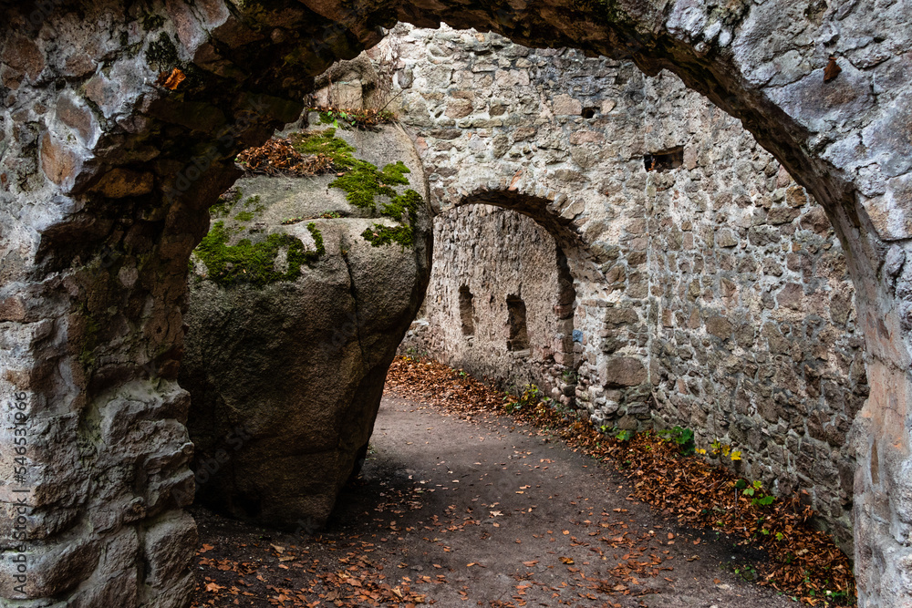 stary zamek mury obronne Bolczów Sudety