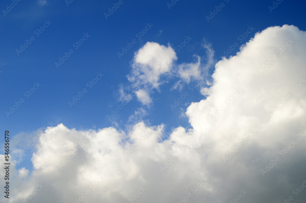 Fototapeta premium white fluffy clouds in the blue sky