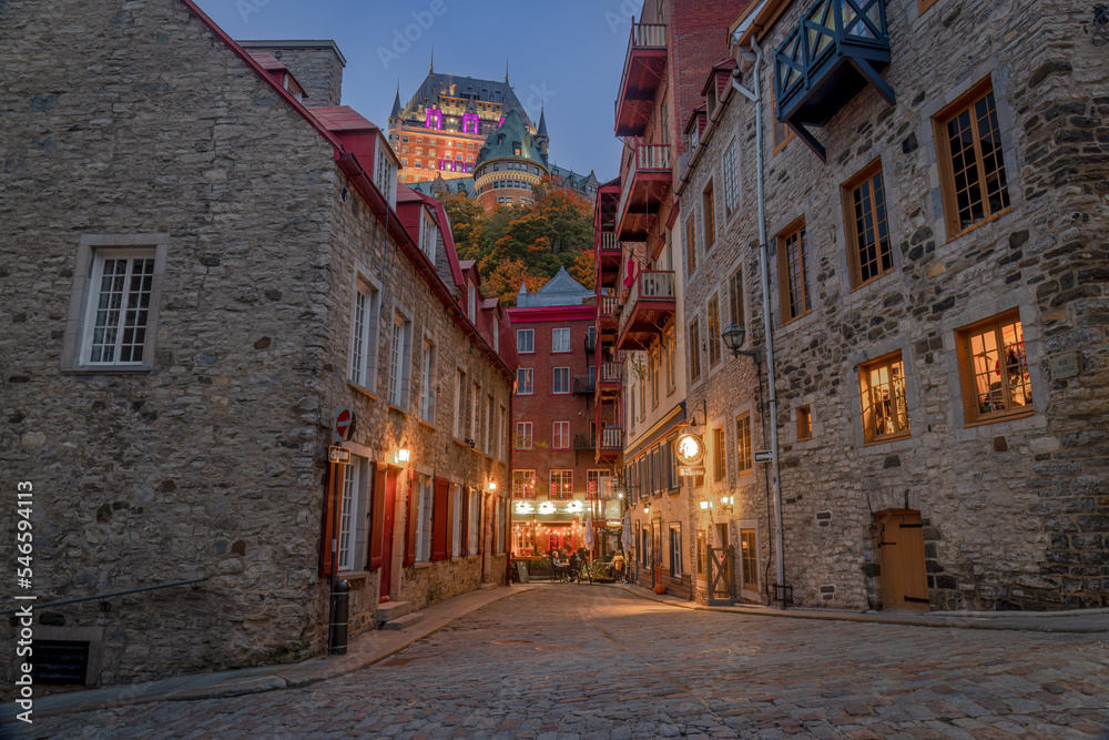 Fototapeta premium the central point that attracts all tourists to the old city of Quebec is the Frontenac castle and its terrace.