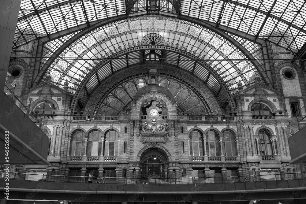 Obraz premium Antwerp, Belgium: interior view of the historic Antwerp Central station has been awarded the Europa Nostra European Union Cultural Heritage Award.