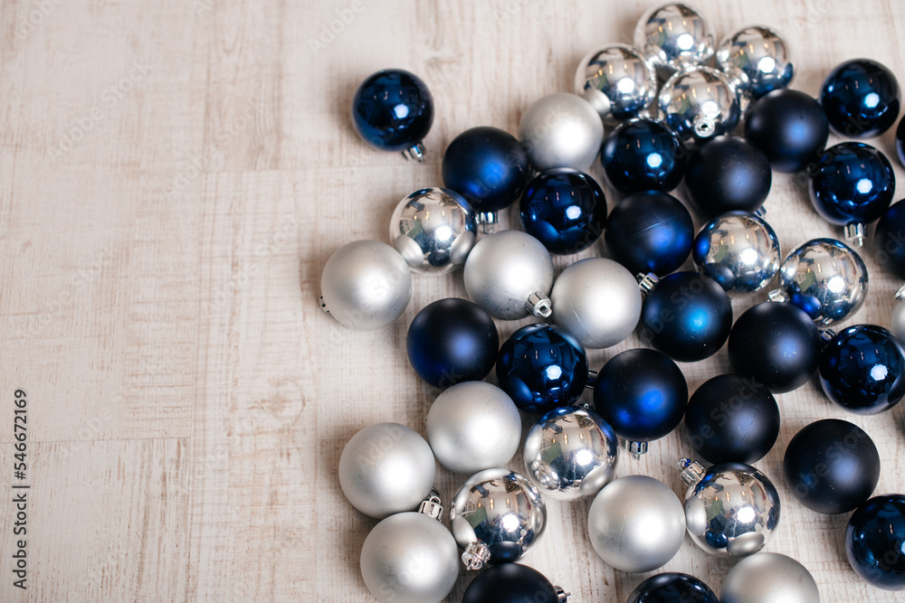 Weihnachtskugeln Kunststoff Christbaumkugeln Silber und Stahlblau Weihnachtskugeln Kunststoff Christbaumkugeln Silber und Stahlblau