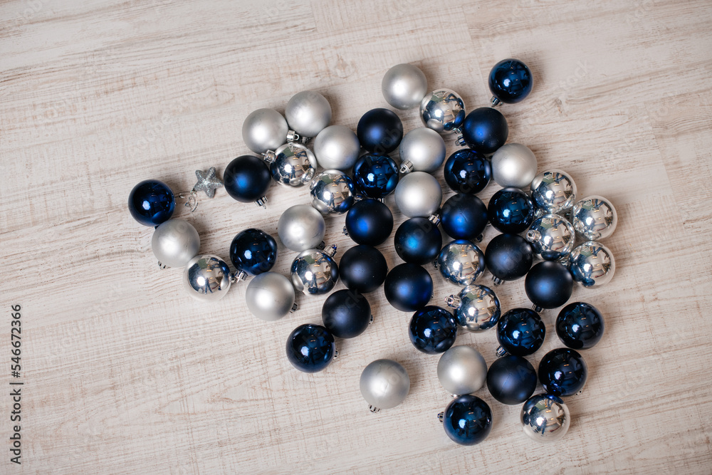 Weihnachtskugeln Kunststoff Christbaumkugeln Silber und Stahlblau Weihnachtskugeln Kunststoff Christbaumkugeln Silber und Stahlblau