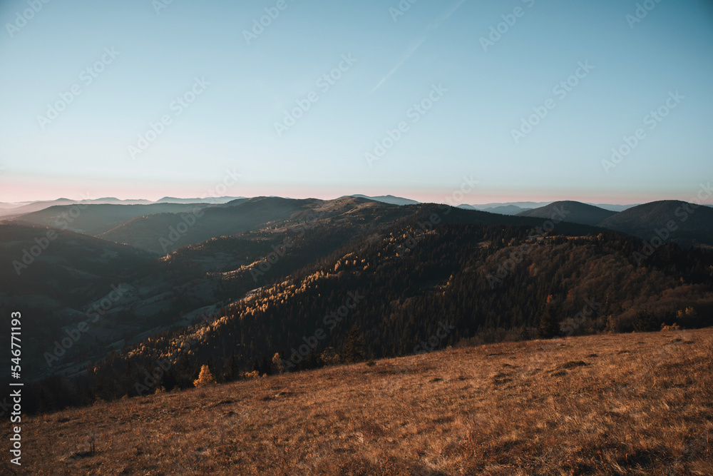 Naklejka premium Beautiful mountains view in the morning. Autumn landscape