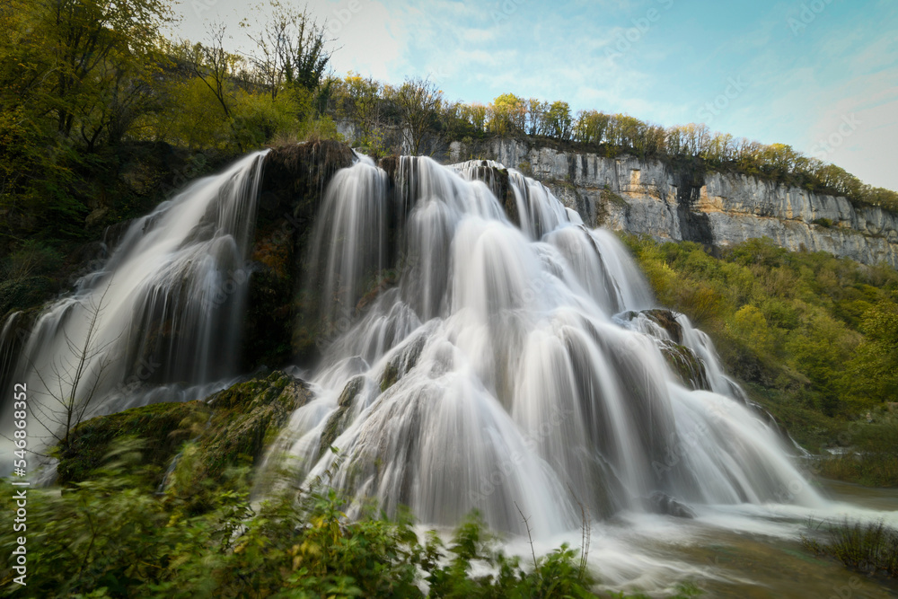 Fototapeta premium cascade des Tufs Beaume les messieurs