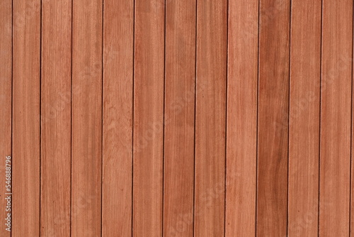 Fondo con detalle y textura de varias lamas de madera en tonos marrones