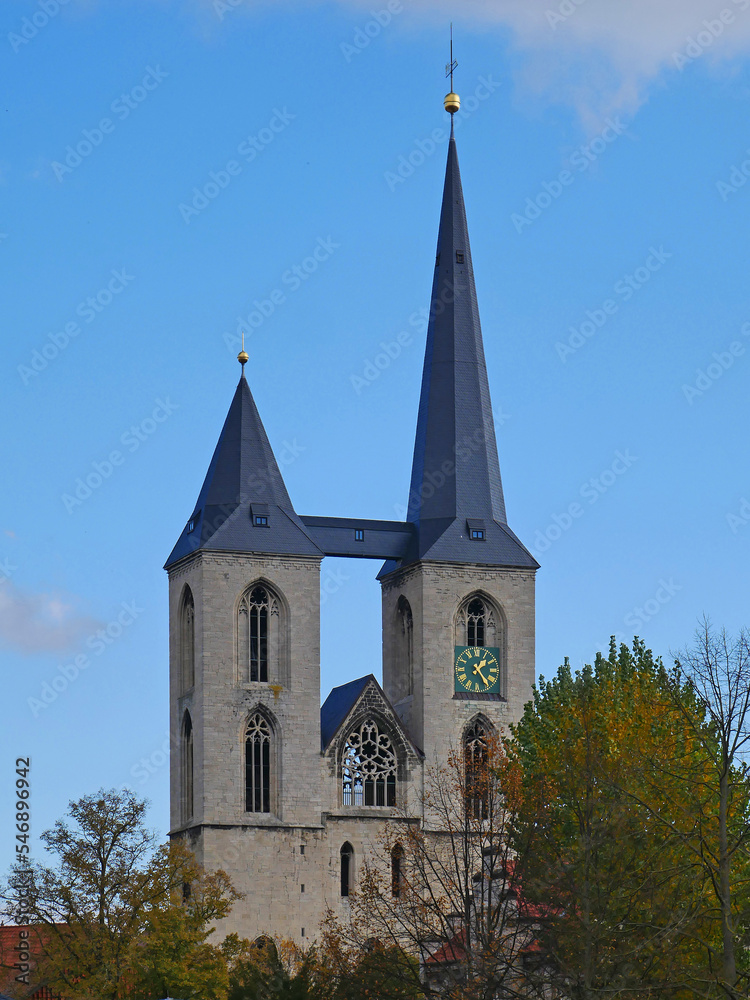 Die Türme der Marktkirche St. Martini in Halberstadt, Sachsen-Anhalt, Deutschland

