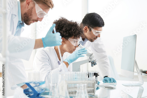 Obraz na płótnie scientists are conducting research in a medical laboratory . w salonie