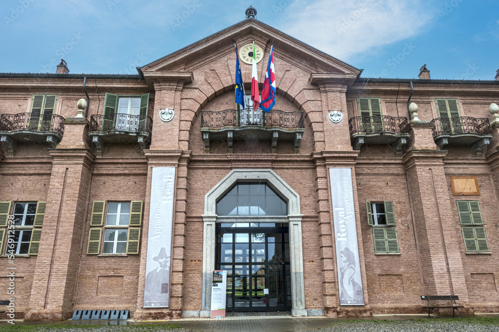 Obraz premium The beautiful facade of the Castle of the Mandria in Venaria Reale