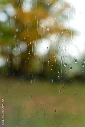 Gouttes de pluie sur un carreau