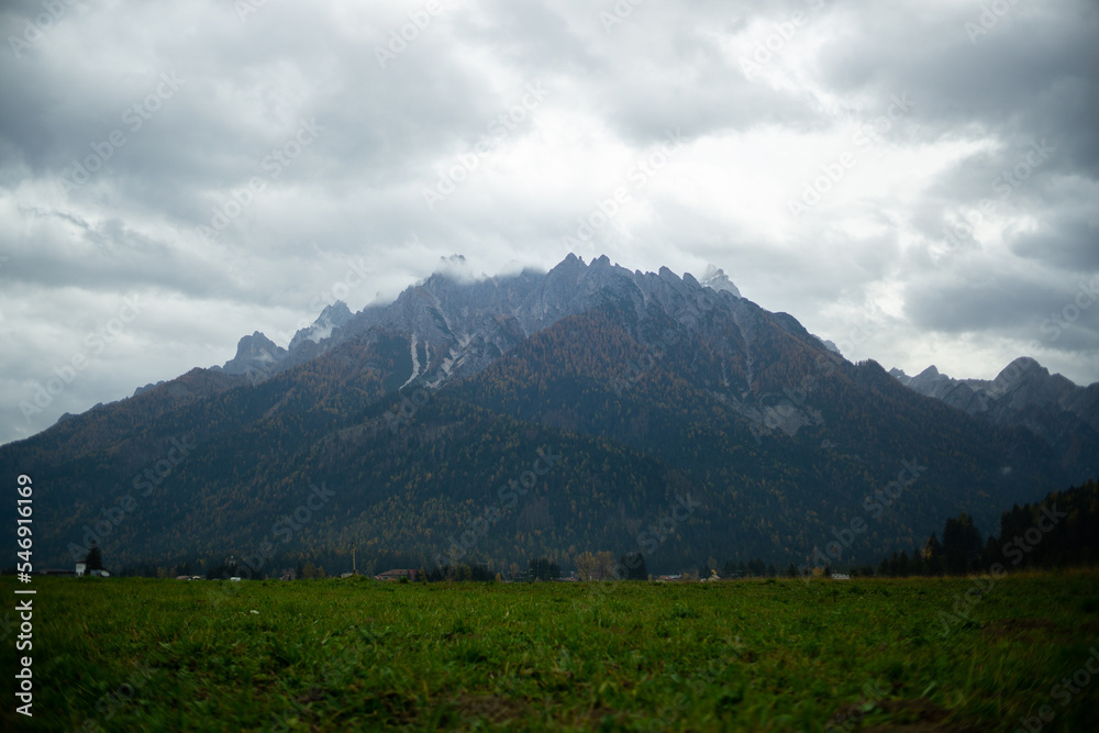 Alpi con cielo nuvoloso, Trentino Alto Adige, Italia