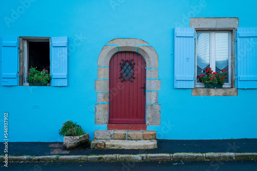 F, Bretagne, Finistère, Audierne, Hafenviertel, Hauseingang, Farbe: blau photo