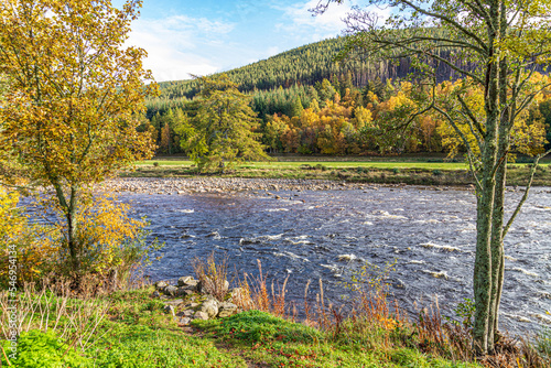 Billede på lærred Autumn colours by the River Dee at Ballater, Aberdeenshire, Scotland UK