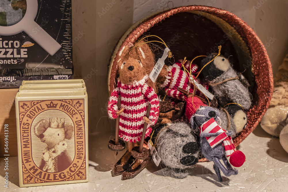 Joëlle wehkamp: localilo special: amsterdam christmas shopping Magna Plaza Shopping Center Interior with Christmas decorations. Magna