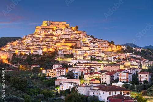 Photo Rocca Imperiale, Italy hilltop town at night in the Calabria Region