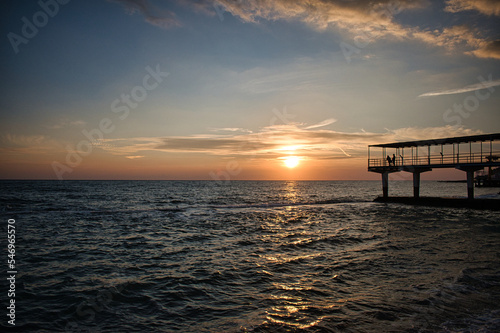 sunset at the pier © pilotrs