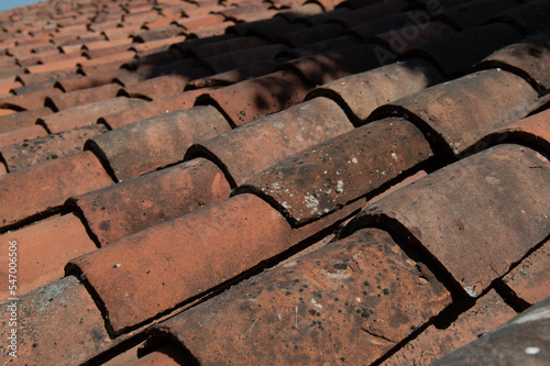 details of an old roof made of canal-type tiles, made of terracotta, photo