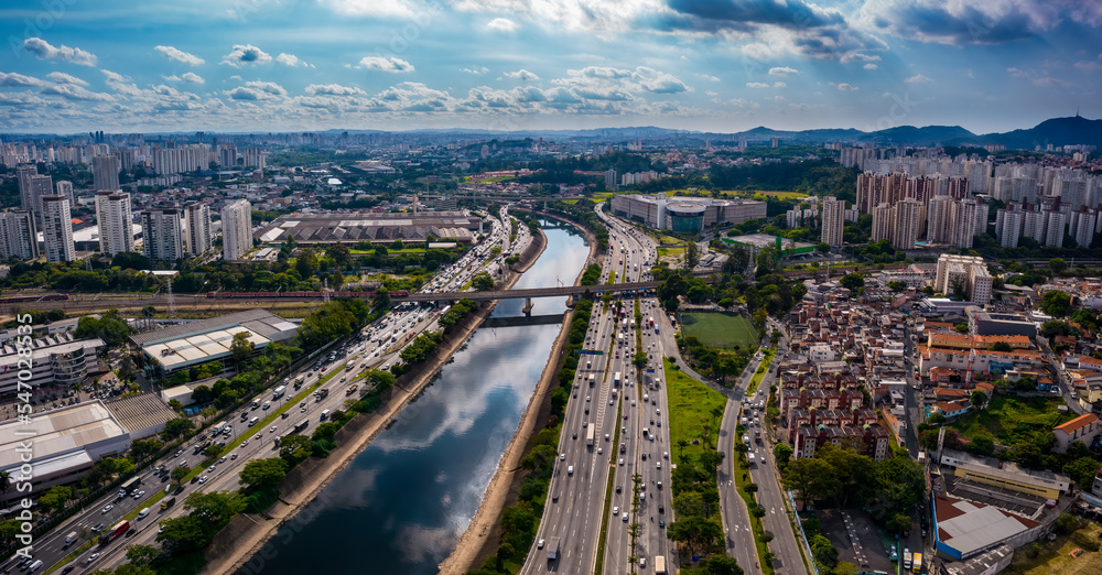 Marginal Tietê São Paulo, vista aérea da ponte comunidade Húngara, novembro 2022
