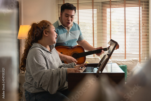 Konstfotografi Romantic happy fat asian couple happy to play music