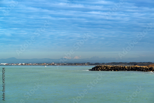 Bord de mer par une matinée nuageuse