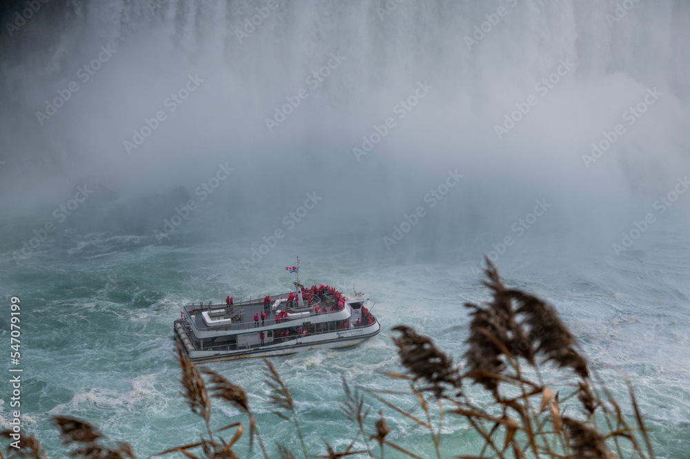 Fototapeta premium boat in falls fog