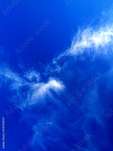 印象的な雲と空　白い雲と青空