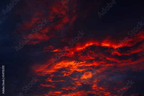 Photographie Dramatic red clouds during sunset.