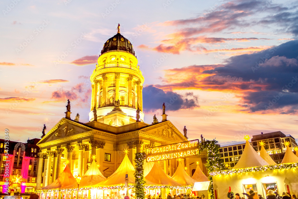 Fototapeta premium Berlin, Weihnachtsmarkt, Gendarmenmarkt